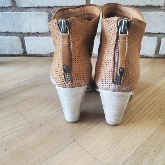 🎉HP🎉DV by Dolce Vita Harem nubuck booties - Picture 5 of 7